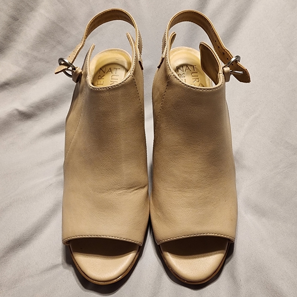 EUC Nude Naturalizer Size 8 opened toed heels